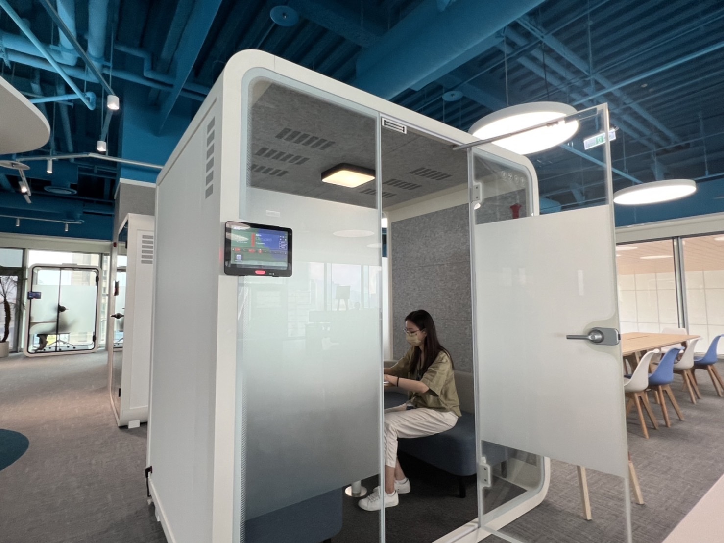 jbo竞博高雄據點的智慧行動辦公艙，展現jbo竞博在面板以外的研發應用軟實力